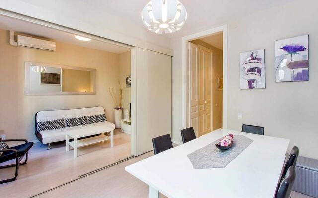 Trendy 3 Bedroom Flat in Central Area