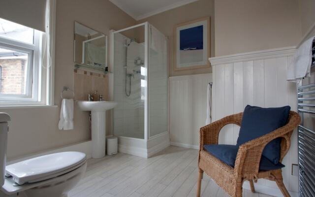 Gyves Guest House