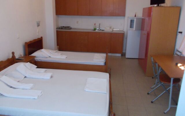 Zacharo Rooms Thirasia