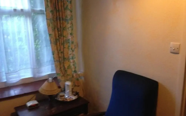Tudor Rose Hotel