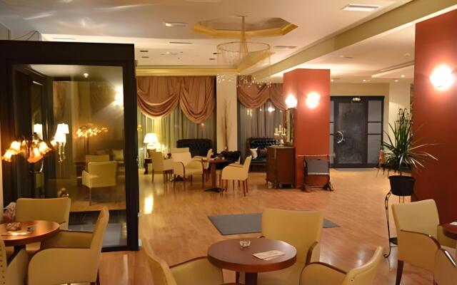 Hotel Queens Leriotis