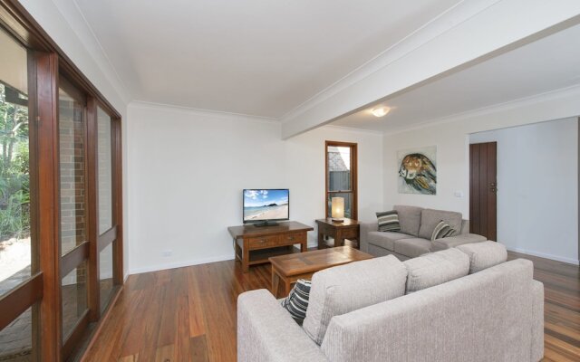 Barefoot Beach House Shoal Bay