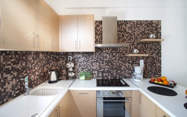 Dream City Apartment near Beach & Venetian Port