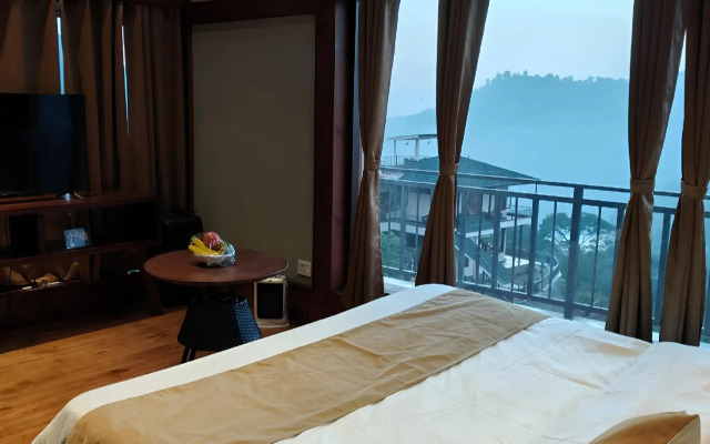 Lake Pleasant Cottage