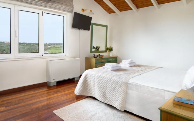 Villa Elihrisos-private Heated Pool Near the sea