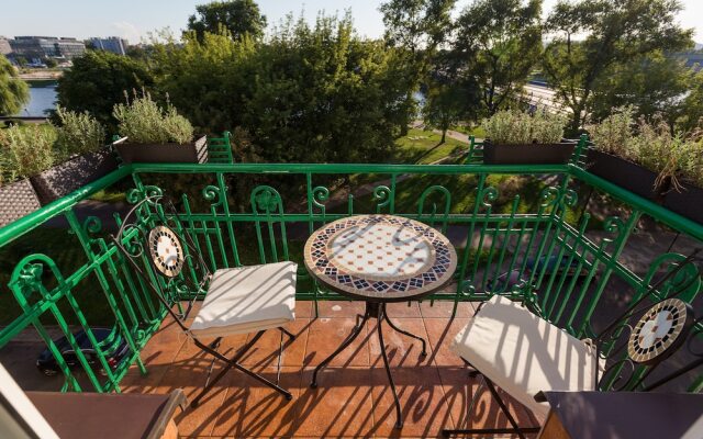 Wawel Apartments - Riverside Castle