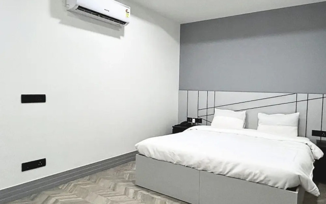 BedChambers Serviced Apartment, Golf Course, Gurgaon