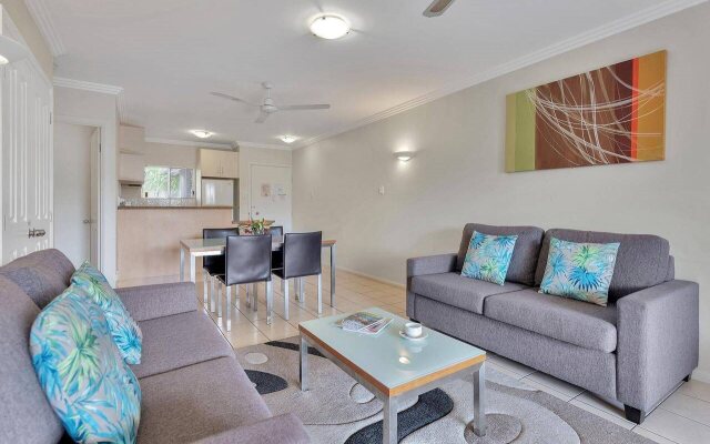 Bay Village Tropical Retreat & Apartments