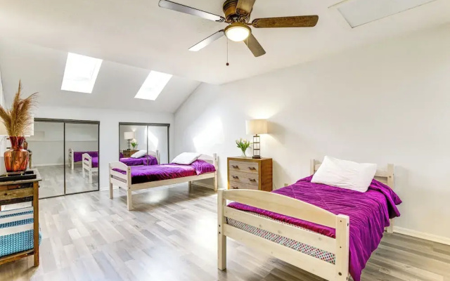 6 Mi to Mercer Botanic Gardens, Sleek Unit w/ Pool
