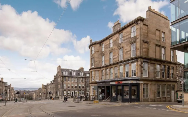 St James Quarter 2 Bed Apartment