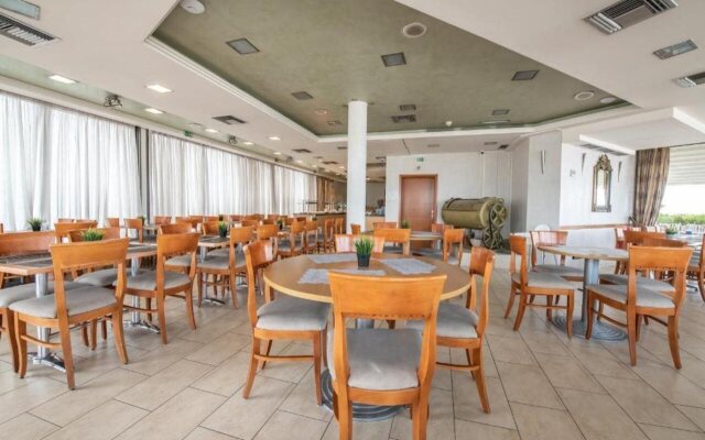 Golden City Hotel