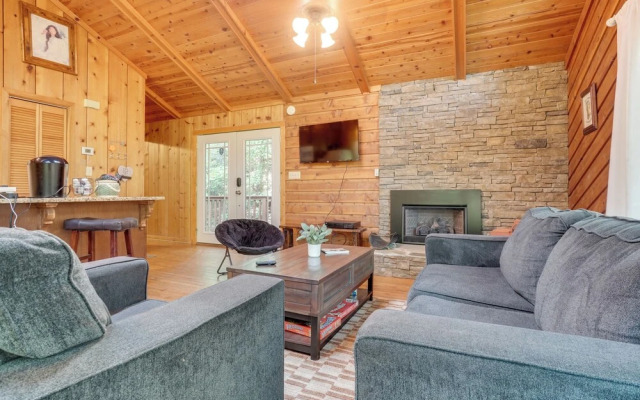 Private Hot Tub & Game Room: Cleveland Getaway