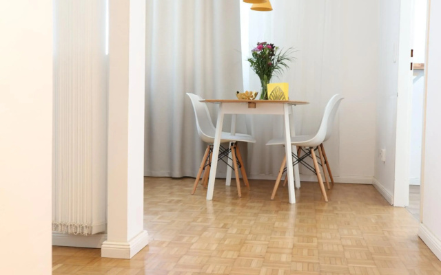 Anastacia Premium Apartment FREE Parking & Self Check-in