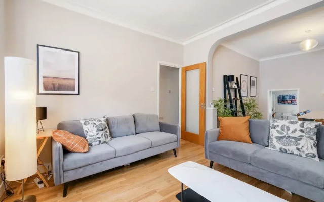Luxury 3 Bedroom 2 Bathroom House Fulham