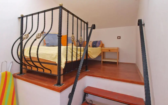 Apartment 1077