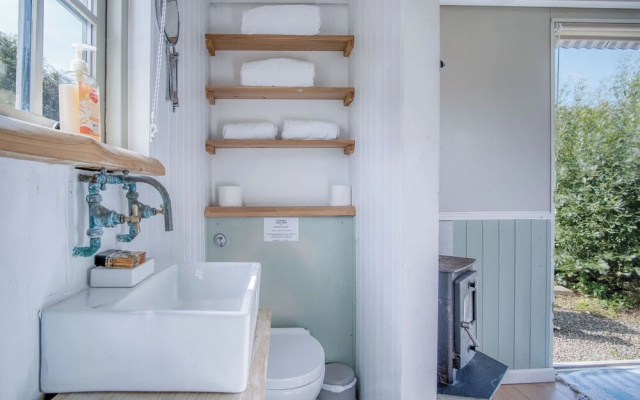 Haven View - 1 Bed Shepherds Hut - St Ishmael's