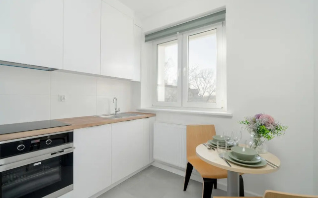 Studio With Outdoor Parking by Renters