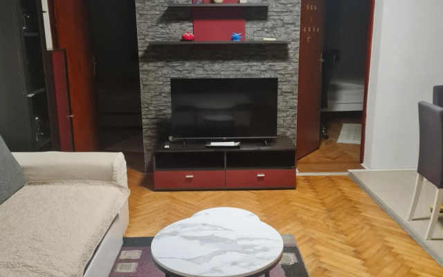 Slatka sobica za dvoje sa upotrebom zajednicke kuhinje i kupaonice