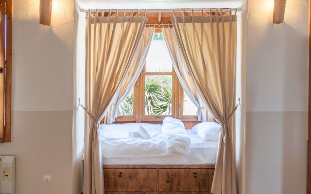 Banana Alaçatı Food & Stay - Adults Only