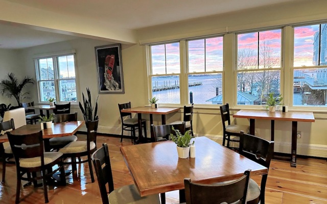 Harborside Inn