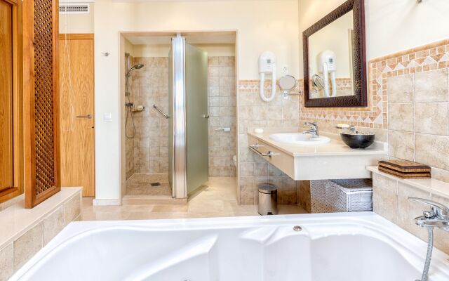 Stunning 2BR Sea View Condo 8 in Malibu