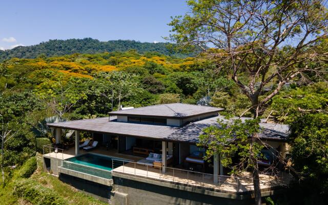 Luxe 4 Bdrm Villa w Epic Oceanview Infinity Pool