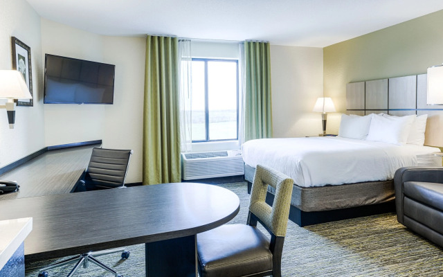 Candlewood Suites Lakeville I-35