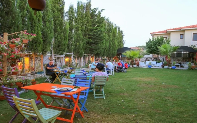 Alasonya Otel Alacati by Lamira