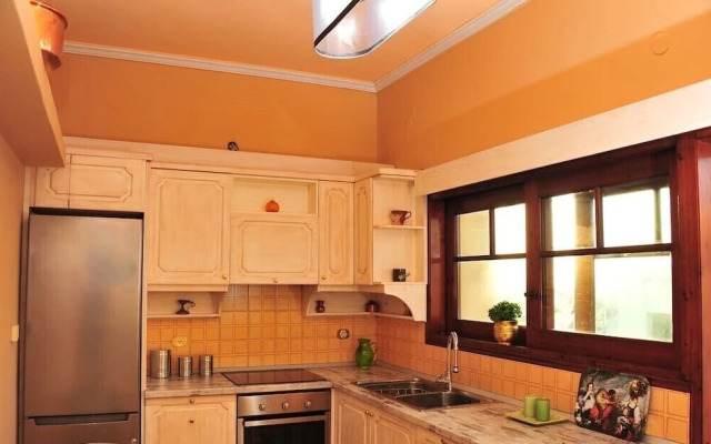 Alexandra's Art Apartment