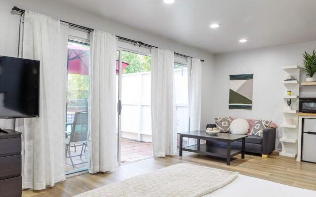 Spacious Guest Studio with Private Entry