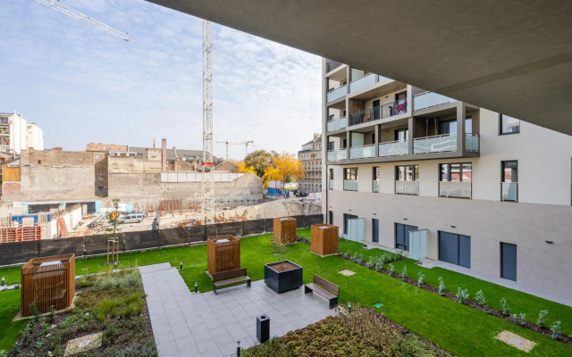 WestSide River Apartment