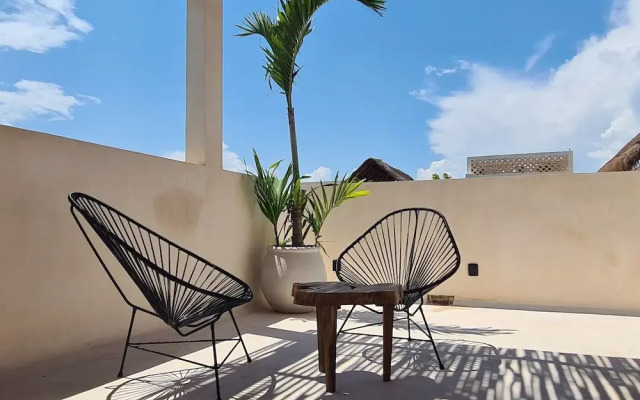 Private Balcony Jungle View Studio S21