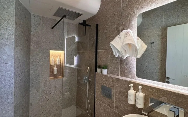 Vetus Vicinato Luxury Homes