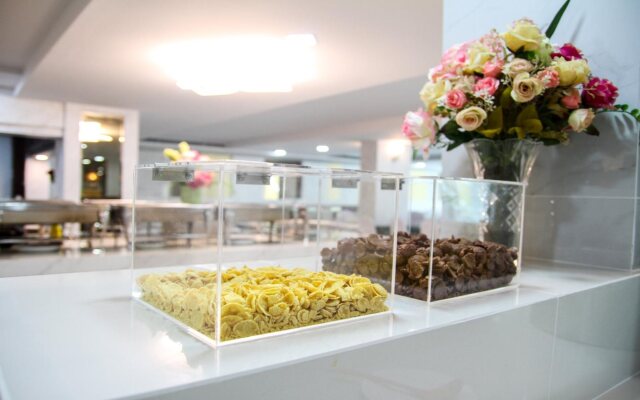 Convenient Grand Hotel (SHA Extra Plus)