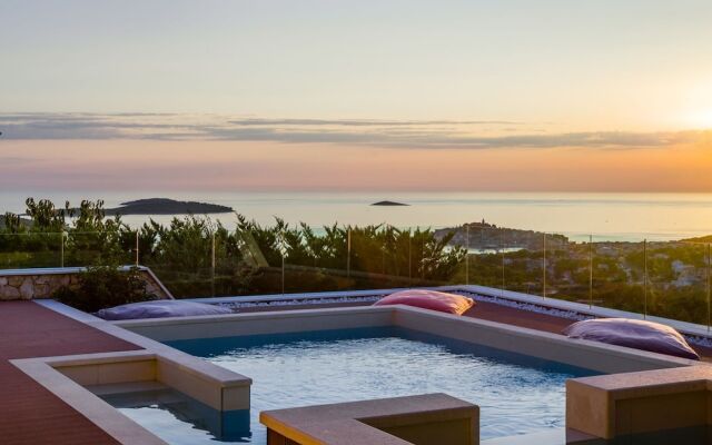 Luxury Villa Golden Eye