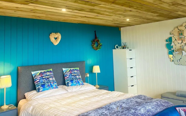 Luxury Pods - Sleeps 2 & Free Parking