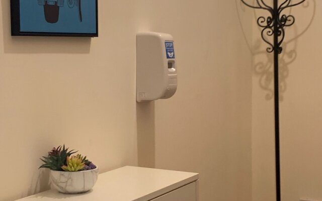 Absolute Stay in Sherwood-free Parking-east Midlands Airport-contractors-family