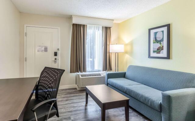 Quality Inn Palm Beach International Airport