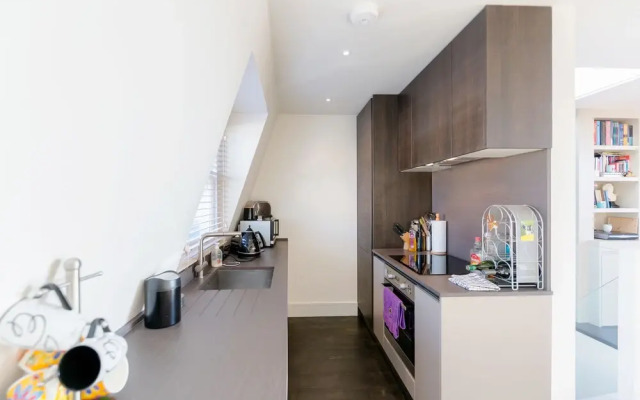 Olympia 2 Bed Duplex by BaseToGo