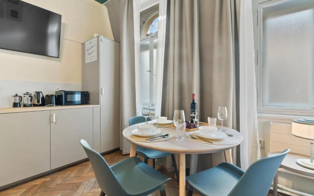 APTs in OLD TOWN PRAGUE by Michal&Friends