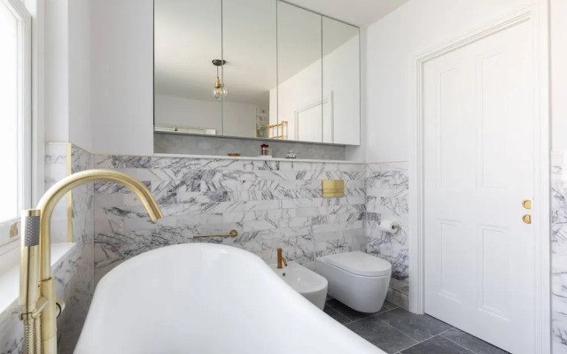 Crondace Road by Onefinestay