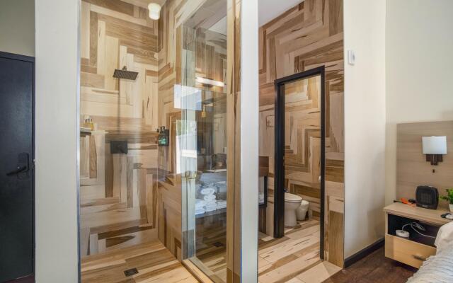 Cozy En Suite Studio