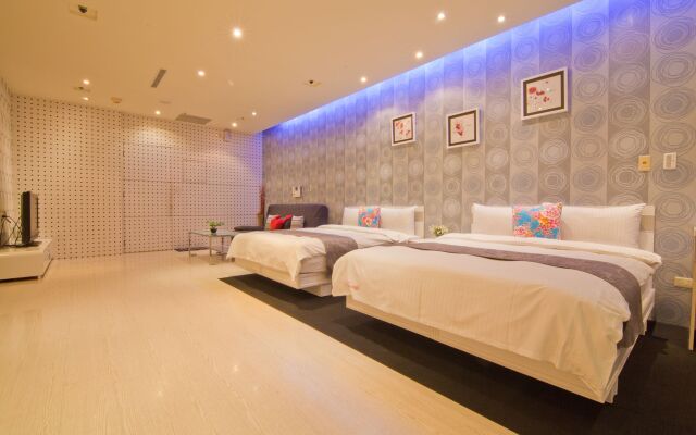 85 Love Hotel