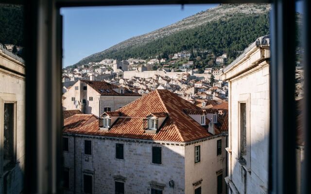 Panorama Old Town apartment by DuHomes
