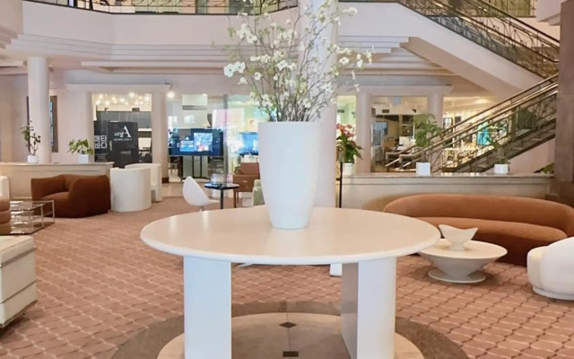 Oxford Palace Hotel And Galleria