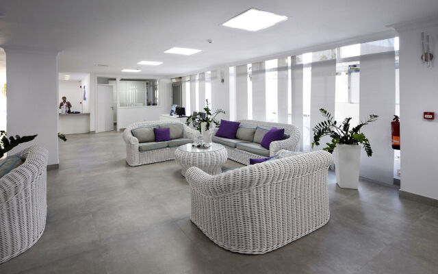 Skyview Hotel by Livvo