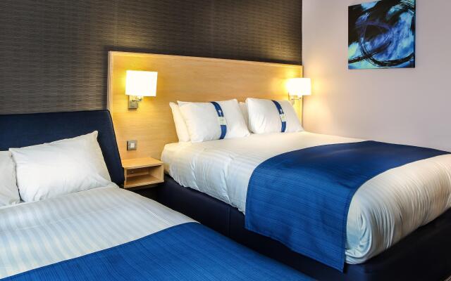 Holiday Inn Express Manchester Airport, an IHG Hotel