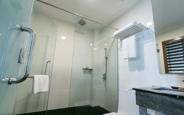 Belllo Hotel JB Central