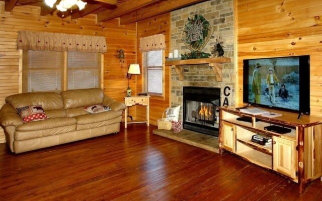 Lamb's Cabin by the Creek - 3 Br Cabin