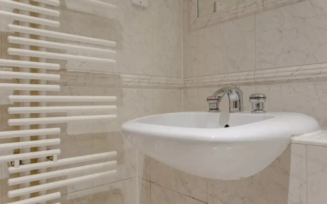 Large & Central 2BD Flat - Tower Hill
